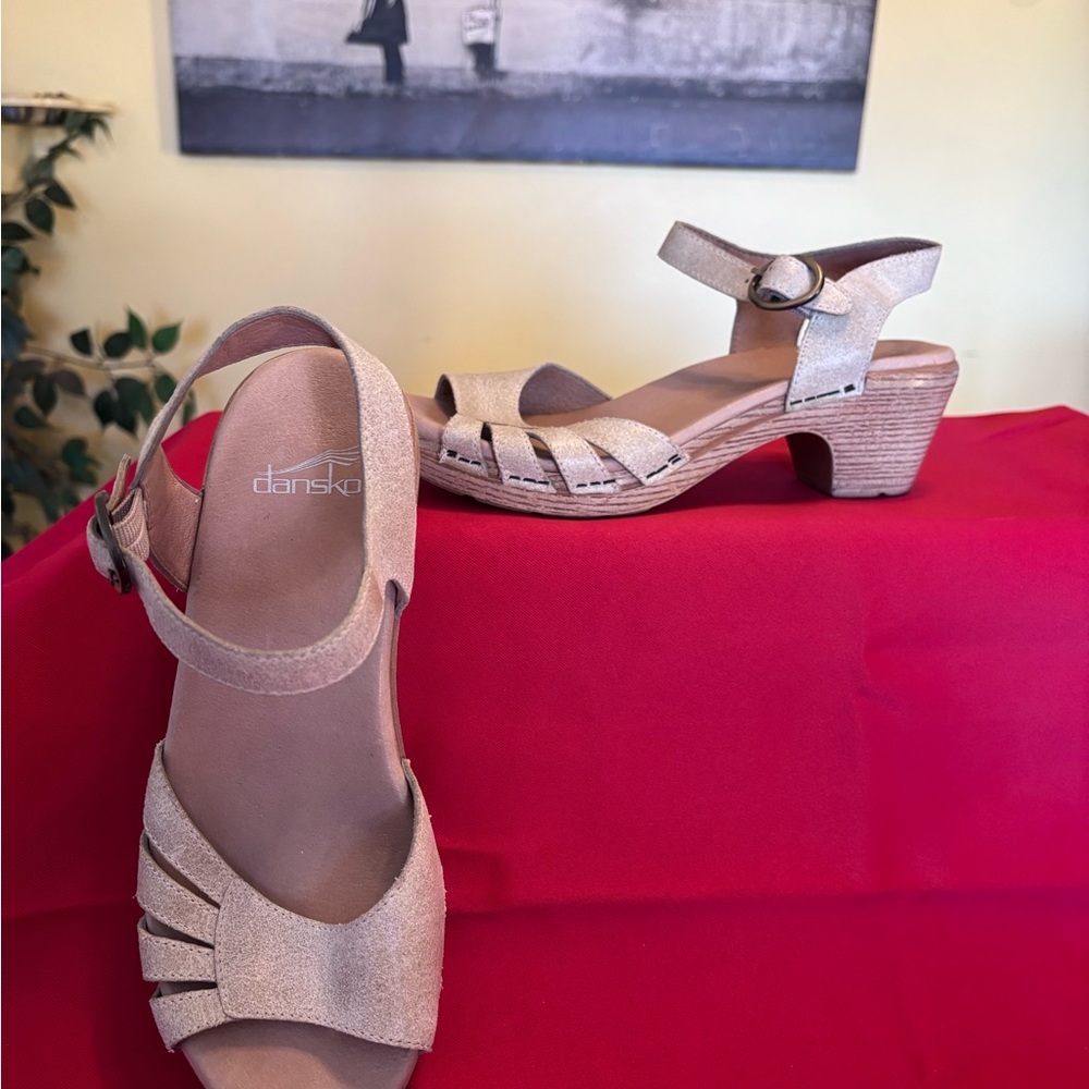 Dansko Marlow Shimmery Taupe Slingback Sandal Sz 37